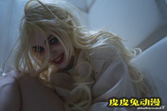 俄妹COS精分版小丑女 一双长腿白到可怕