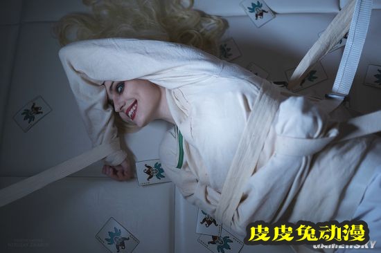 俄妹COS精分版小丑女 一双长腿白到可怕