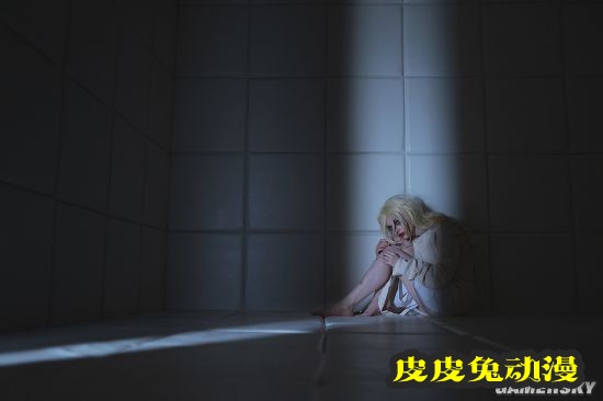 俄妹COS精分版小丑女 一双长腿白到可怕