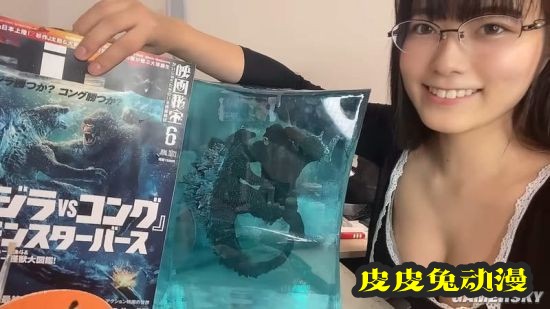 写真偶像制作哥斯拉大战金刚模型 还原怪兽海中战斗