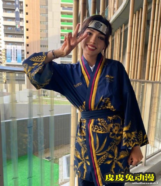 21岁射箭少女爆红 甜美笑容被称为“爱神丘比特”