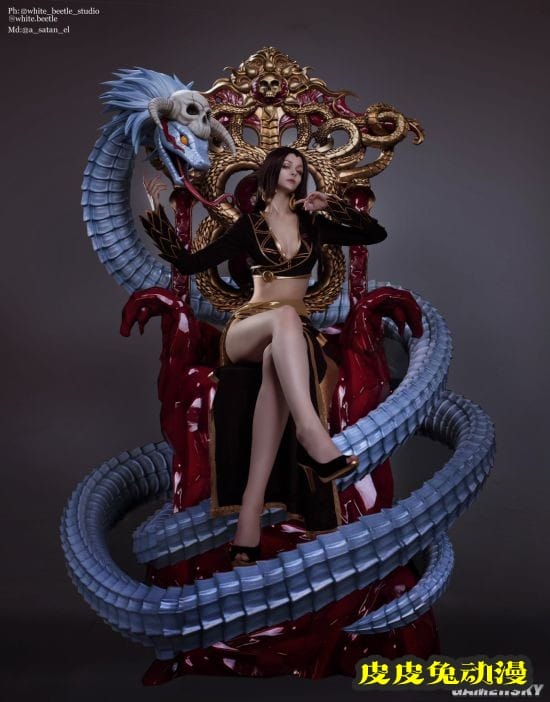 1米94俄妹COS《海贼王》女帝 比例完美的极致身高