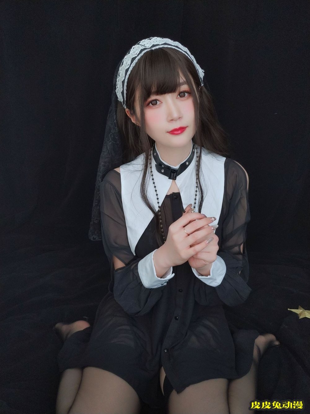 Coser小姐姐白银81黑丝美腿女仆制服蕾丝修女主题私房写真