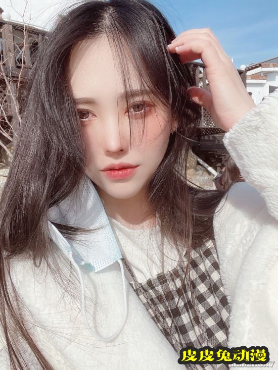 韩国美少女COS富江走红 高冷颜值恐怖感爆棚