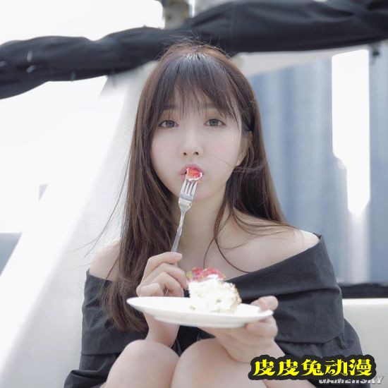 白皙诱人的功夫美少女 一字马和飞踢都是绝活-皮皮兔动漫