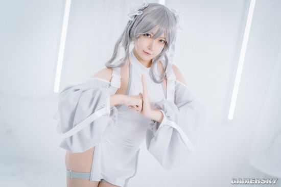突破次元壁般的身材和颜值 美艳型樱花妹COSER