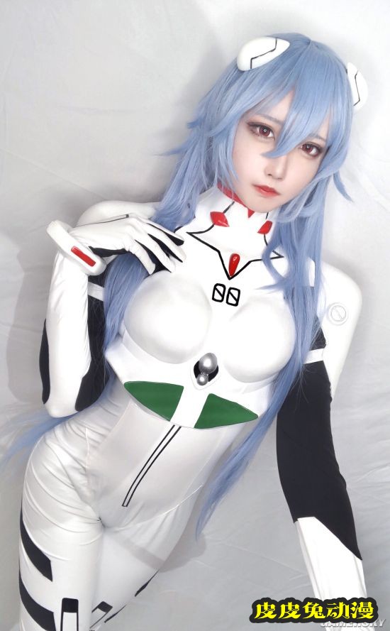 突破次元壁般的身材和颜值 美艳型樱花妹COSER-皮皮兔动漫
