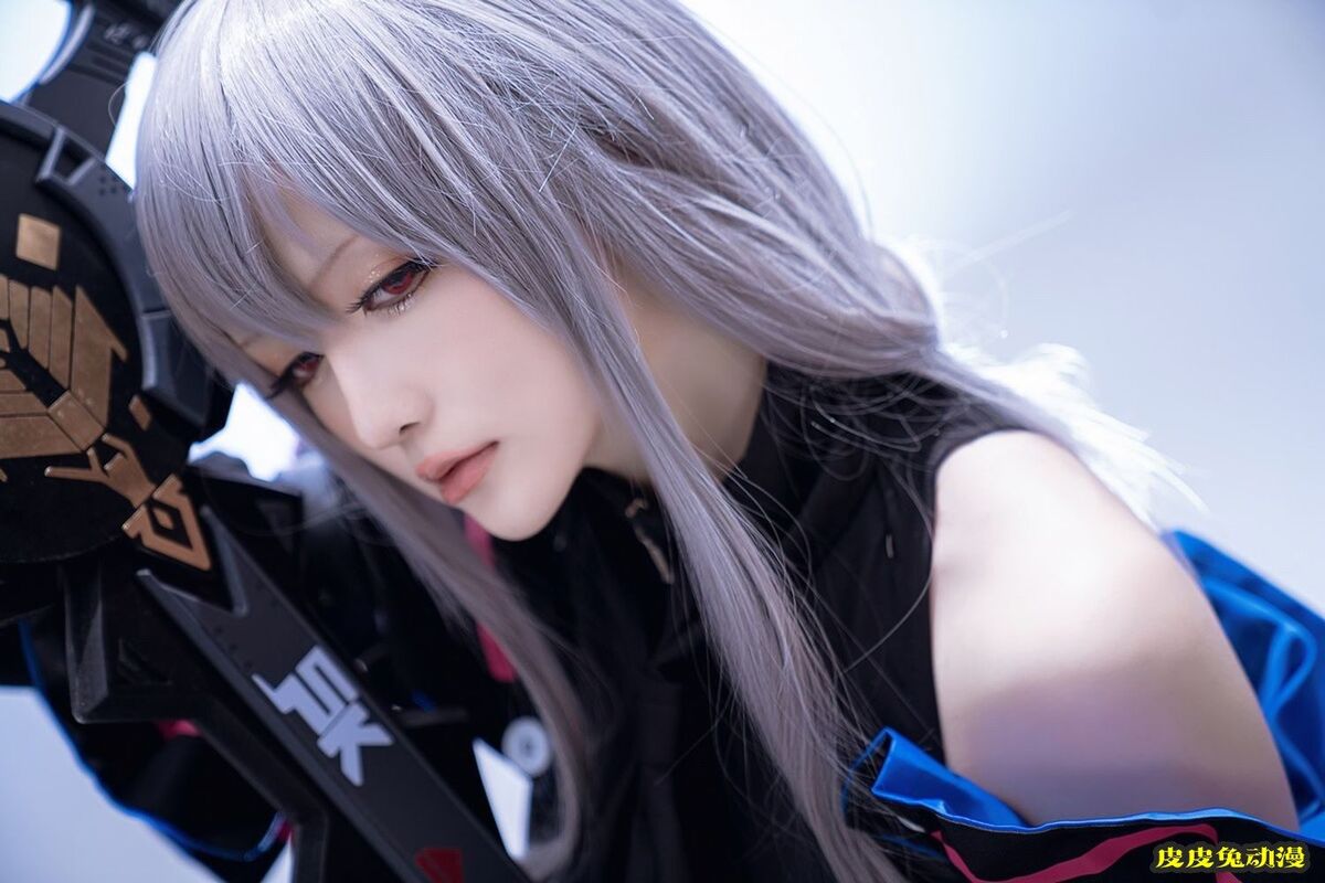 网络红人星之迟迟美少女战士装扮明日方舟六星近卫斯卡蒂