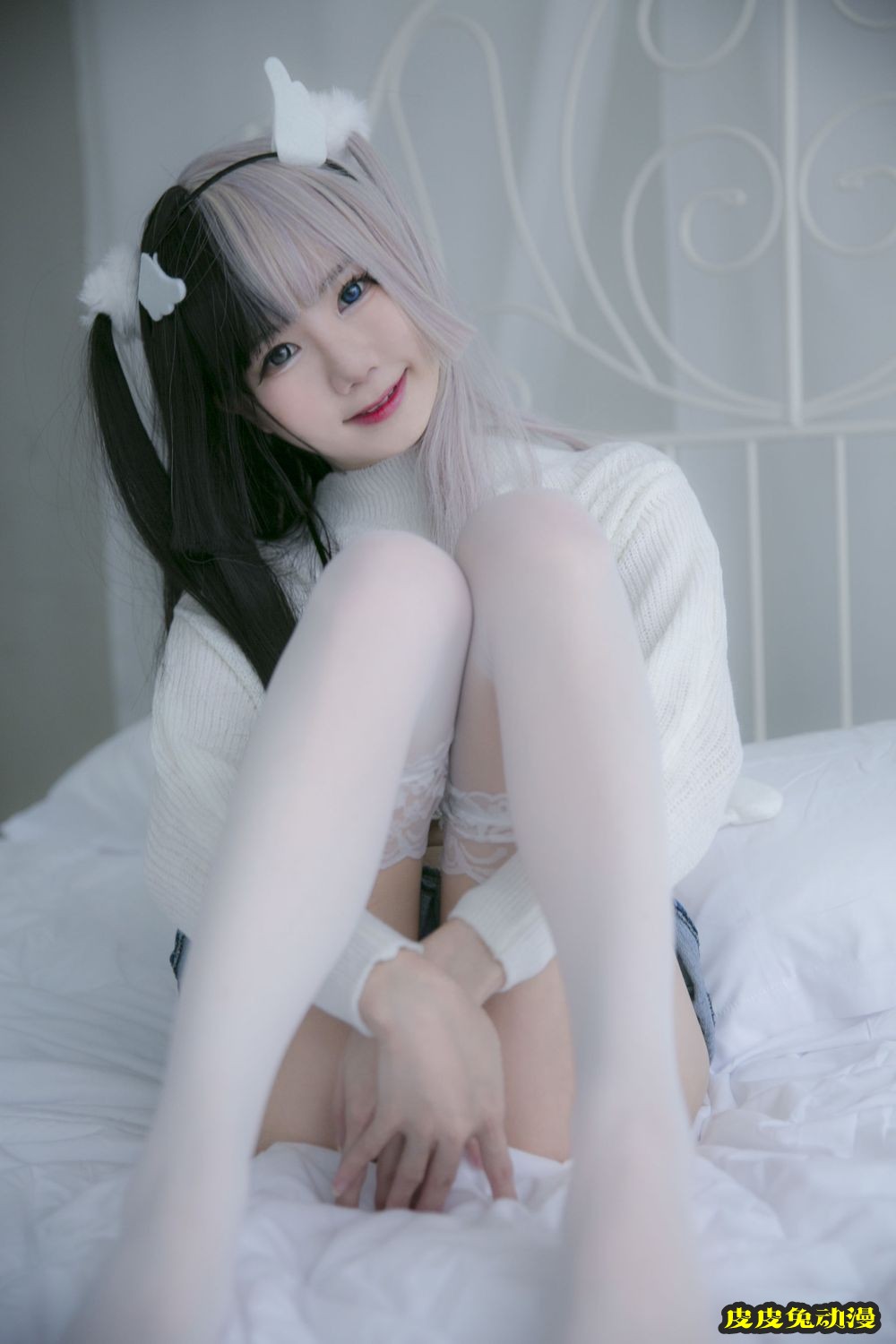 网络美女多啦雪白丝玉足牛仔小热裤双马尾系列装扮写真-皮皮兔动漫