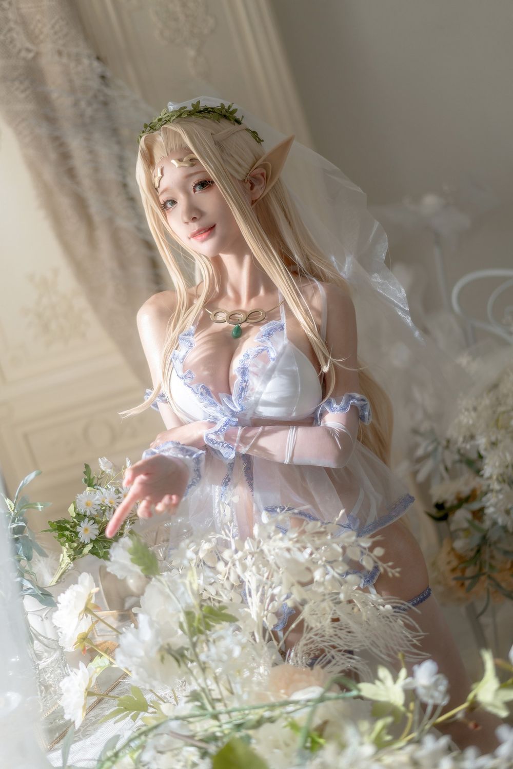 动漫博主蠢沫沫白色薄纱丰满身材系列白精灵主题私房写真-皮皮兔动漫