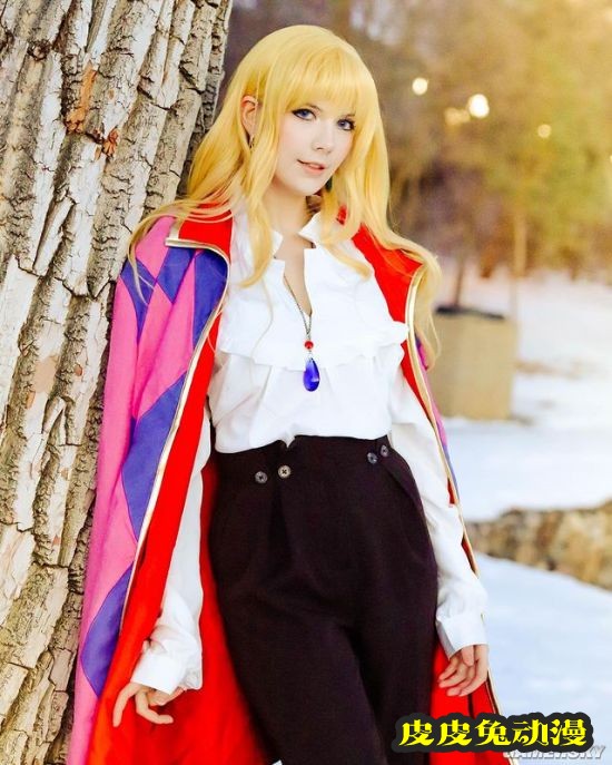 微肉身材突破次元壁 加拿大白皙正妹COSER