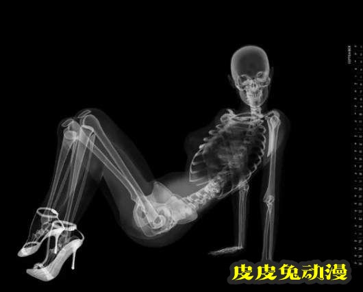 乌克兰正妹晒“露骨”照片走红 另类的福利美照