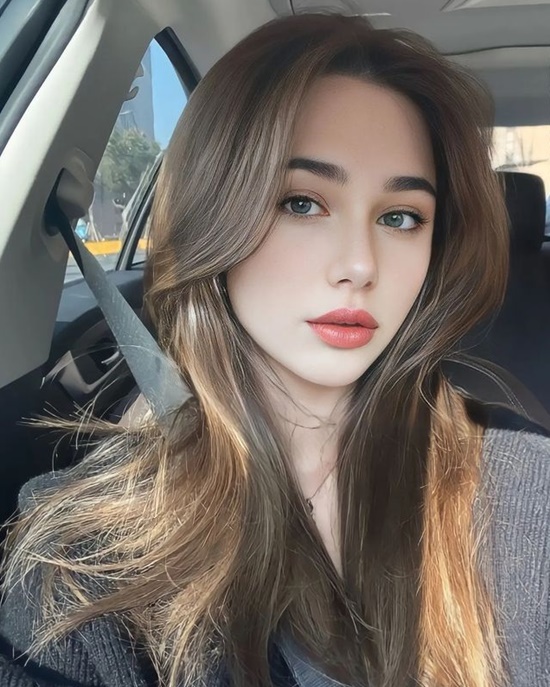 绝顶的颜值和身材 俄罗斯网红模特美貌突破次元壁