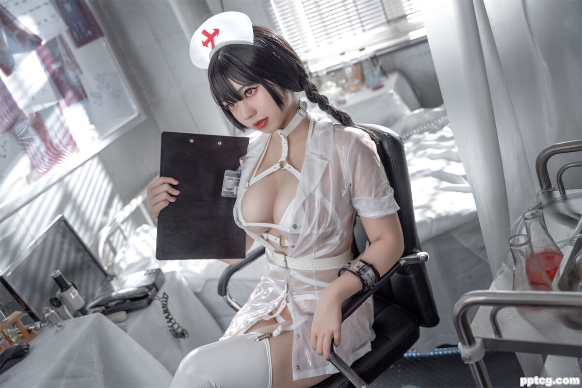 啊日日 Ganlory 未来白色护士-奈奈COS 啊日日 Ganlory 未来白色护士