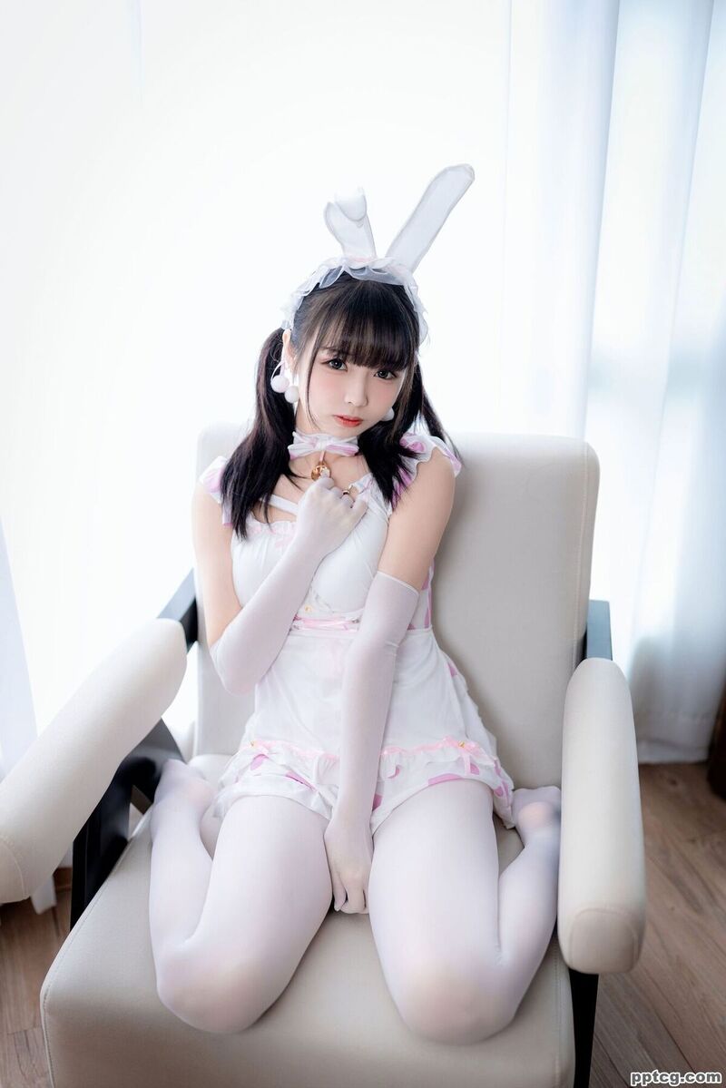 十万珍吱伏特 白桃乌龙奶茶-奈奈COS 十万珍吱伏特 白桃乌龙奶茶