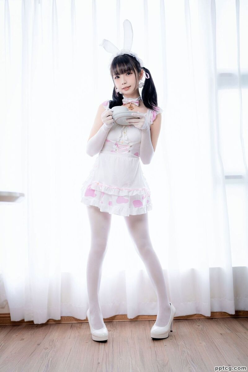 十万珍吱伏特 白桃乌龙奶茶-奈奈COS 十万珍吱伏特 白桃乌龙奶茶