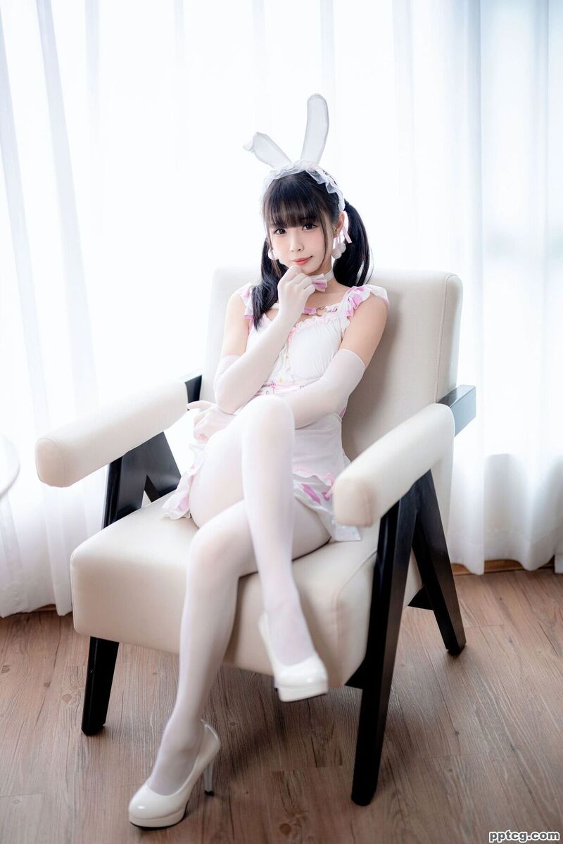 十万珍吱伏特 白桃乌龙奶茶-奈奈COS 十万珍吱伏特 白桃乌龙奶茶