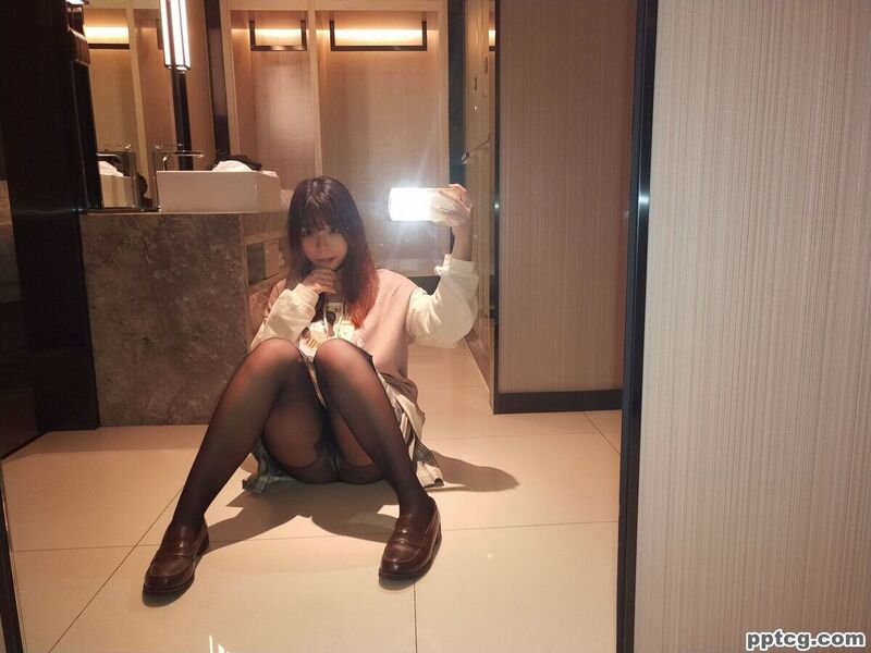 无颜小天使wy OL今天的颜颜也不想加班-奈奈COS 无颜小天使wy OL今天的颜颜也不想加班