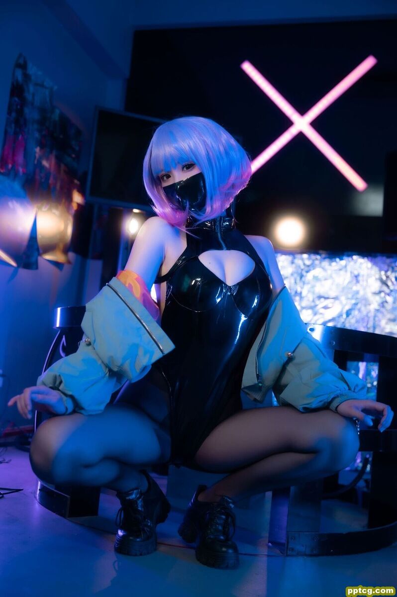 Quan冉有点饿 高叉兔女郎