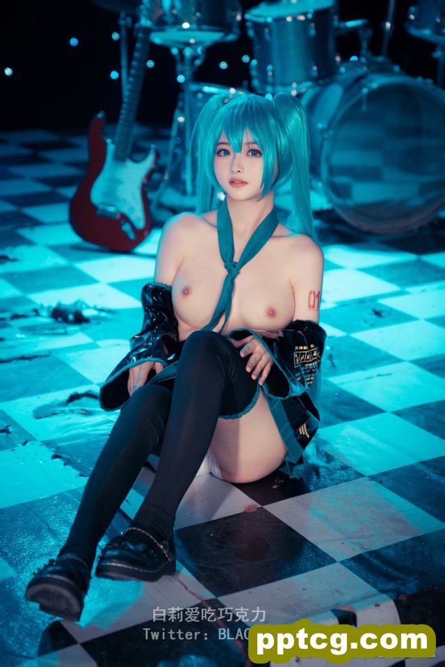 [写真套图]白莉爱吃巧克力 – Miku
