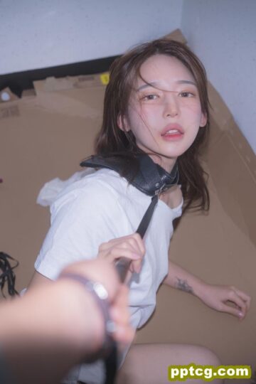 [COS写真][写真套图]Pure Media – Vol.265 Yeha Hungry bitch in the stairwell-皮皮兔动漫